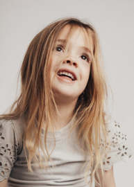 Mooi shirtje | bloemenprint mouwtjes | Loule | Blue Steel | Baje Studio