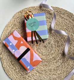 Cadeaupapier Bold flowers retro - Oranje roze - 50 cm x 3 meter