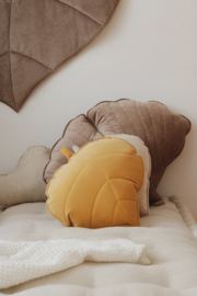 Velvet leaf pillow "honey"