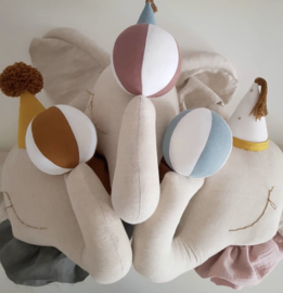 Circus Olifant Pompom Hat