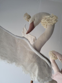 Linen & Lace swan, Beige