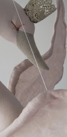 Linen & Lace swan, Powder Pink