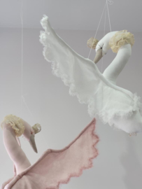 Linen & Lace swan, Powder Pink