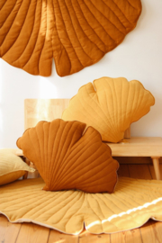 Ginkgo leaf pillow "Caramel"