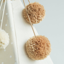 Tan Tipi Pom Pom