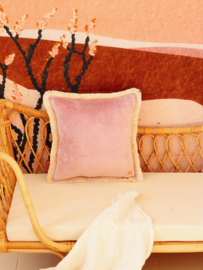 Zacht fluwelen kussen ' Light Pink' met franjes