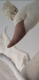 Linen & Lace swan, Beige