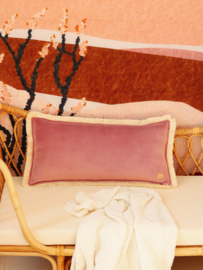 Zacht fluwelen kussen ' Dirty Pink' met franjes