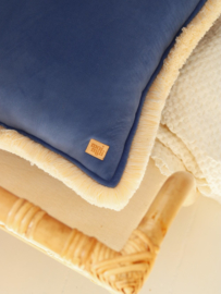 Zacht fluwelen kussen ' Sapphire' met franjes