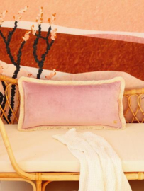 Zacht fluwelen kussen ' Light Pink' met franjes