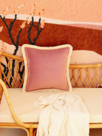 Zacht fluwelen kussen ' Dirty Pink' met franjes