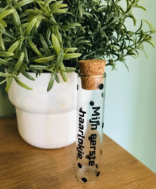 BUISJE | Mijn eerste haarlokje
