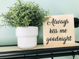 HOUTEN VIERKANT | Always kiss me goodnight