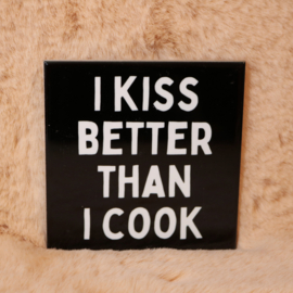 31. ''I Kiss Better Than i Cook'' Zwart/Wit