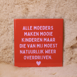 43. ''Alle Moeders Maken Mooie Kinderen'' Rood/Roze
