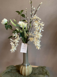 Groene geribbelde vaas met creme en groene tinten