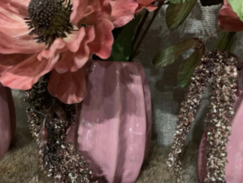 Cactusvaas roze gevuld met oudroze, groene en bruine tinten