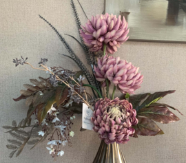 Zilveren vaas met mauve chrysanten