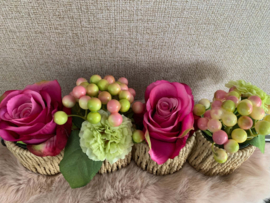 4 mandjes met glaasje aan elkaar met roze/groene tinten