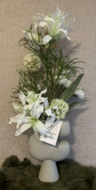 Speciale vaas gevuld met witte/beige/groene tinten