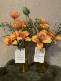 Oranje glazen geribbeld vaasje met oranje/groene tinten