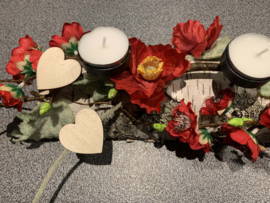 Tafelstuk berk met houten hartjes