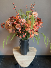 Oranje boeket in grijze speciale vaas