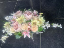 Romantisch tafelstuk roze, groene, beige, creme tinten