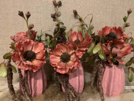 Cactusvaas roze gevuld met oudroze, groene en bruine tinten