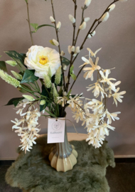 Groene geribbelde vaas met creme en groene tinten