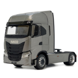 Iveco S-Way truck 4x2, schaal 1:32