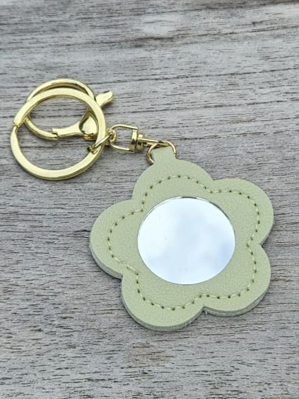 Sleutelhanger Bloem met Spiegeltje – Mooi & Praktisch
