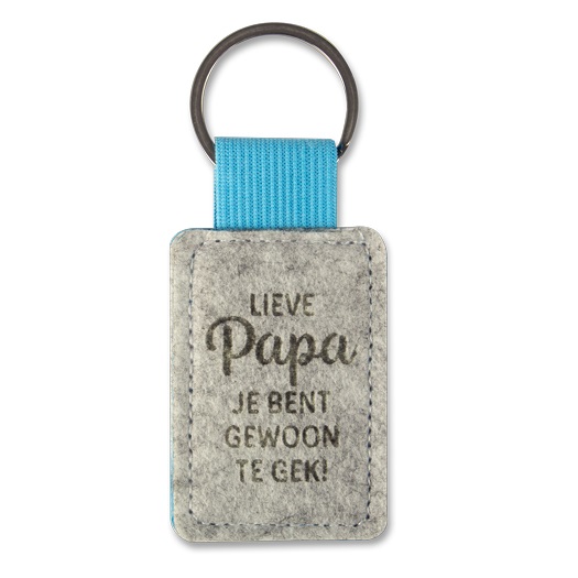 Sleutelhanger van Blauw Vilt – “Lieve papa je bent gewoon te gek” (6,5 x 4,5 cm)