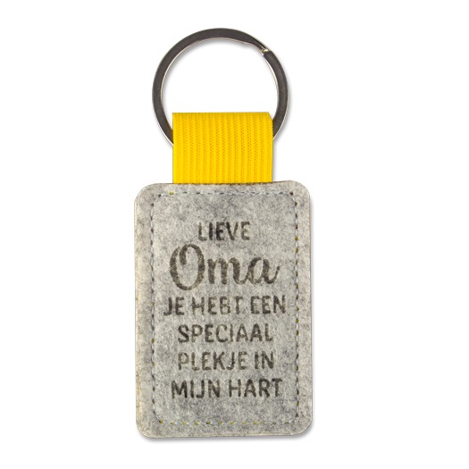 💛 Sleutelhanger van Geel Vilt – “Lieve oma, je hebt een speciaal plekje in mijn hart”