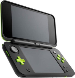 New Nintendo 2DS XL Zwart/Groen in Doos + Mario Kart 7 (Nette Staat & Krasvrije Schermen) - Behuizing Beschadigd