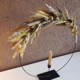 Droogbloemen krans op staande voet geel/bruin