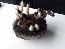 Paasstukje op houten blad naturel