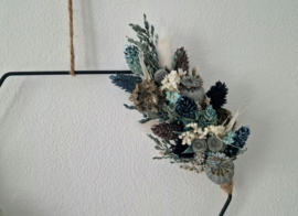 Droogbloemen krans "Hexagon blauw"