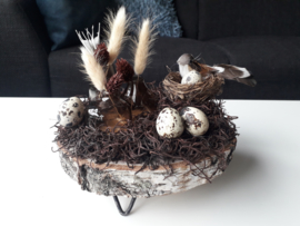 Paasstukje op houten blad naturel