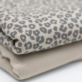 Ribtricot luipaardprint licht beige