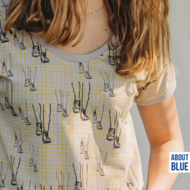 About Blue - Step Outside - When We Walk - Tricot