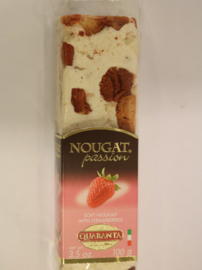 Zachte nougat met aardbeien