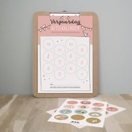 Verjaardag aftelkalender | roze | incl. stickers