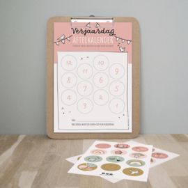 Verjaardag aftelkalender | roze | incl. stickers