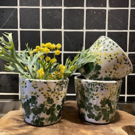 Pot fleurig "geel" steen hoogte 13 cm