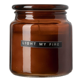 Wellmark grote geurkaars- zwart glas - cedarwood 'light my fire'