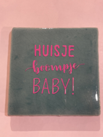 Tegeltje 10x10- huisje boompje baby
