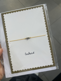 Zusss kaartje met armbandje hartje LEUKERD- oker
