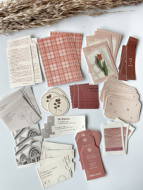 Mindwave Paper Bundle - Collage stickers Red