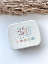 MU Blikje met stickertjes no 3